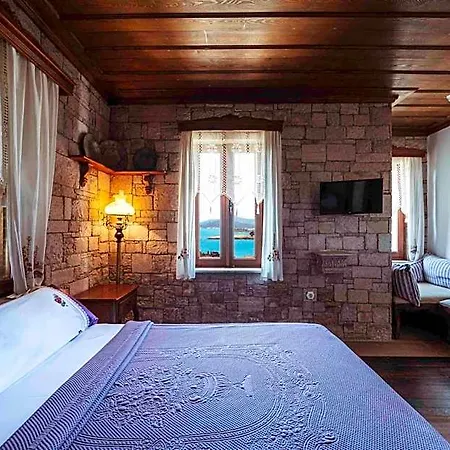 Hotel Cunda Tas *